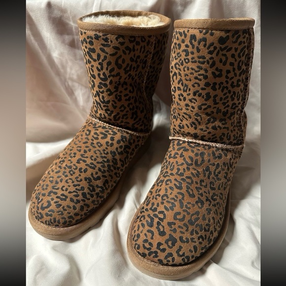 UGG Shoes - Leopard Classic Short UGG Boots - Women’s Size 6